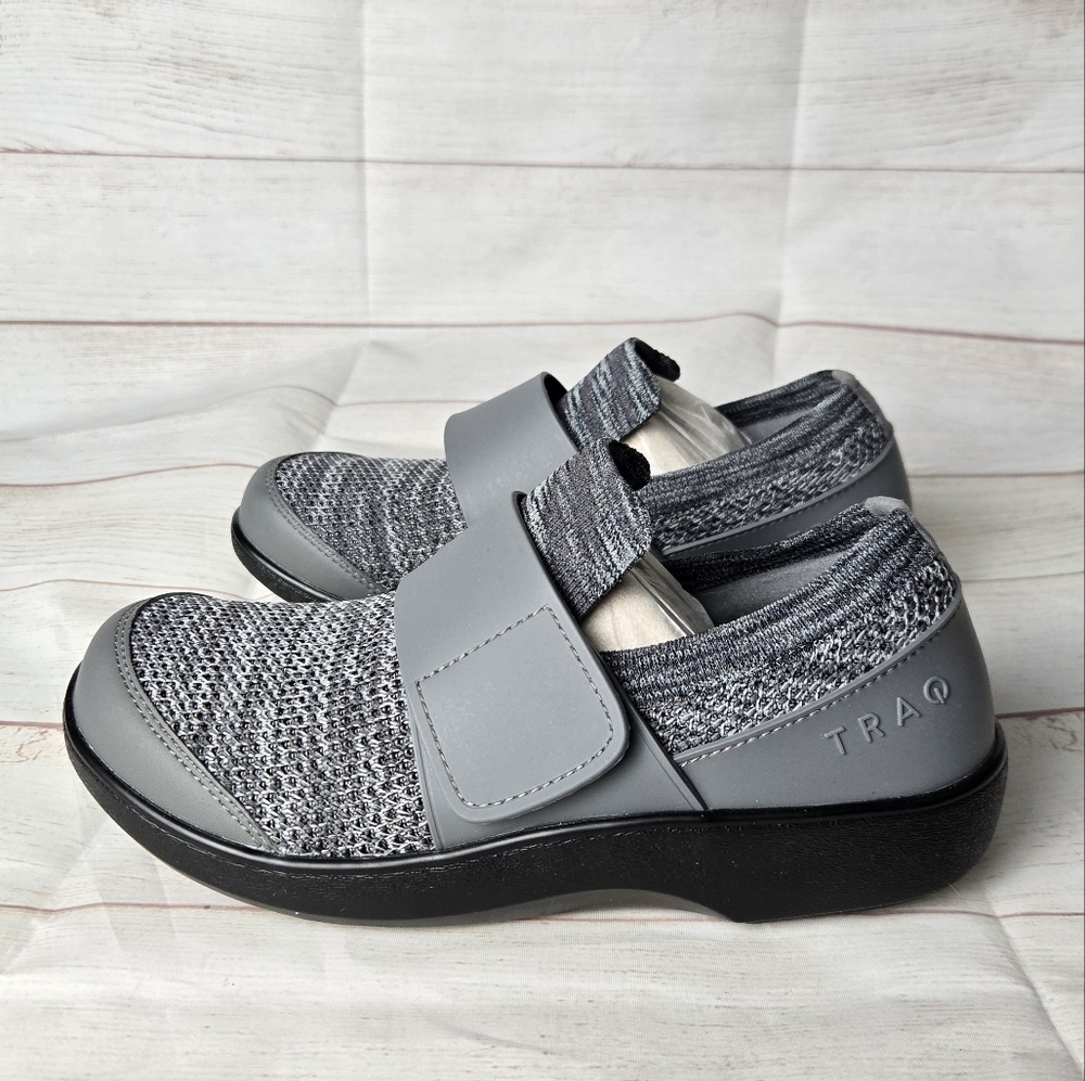 Traq By Alegria Seakers Size 4
